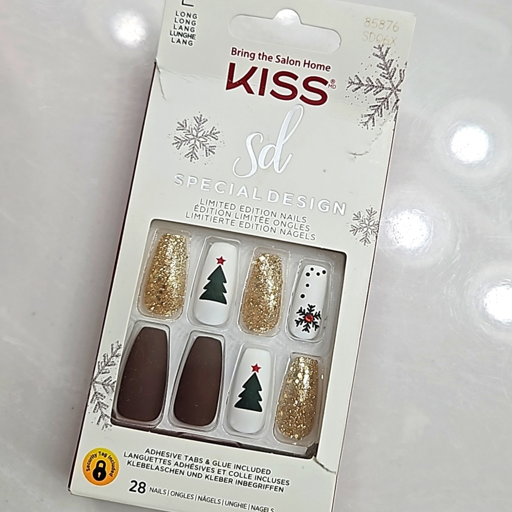 KISS Christmas Holiday Nails